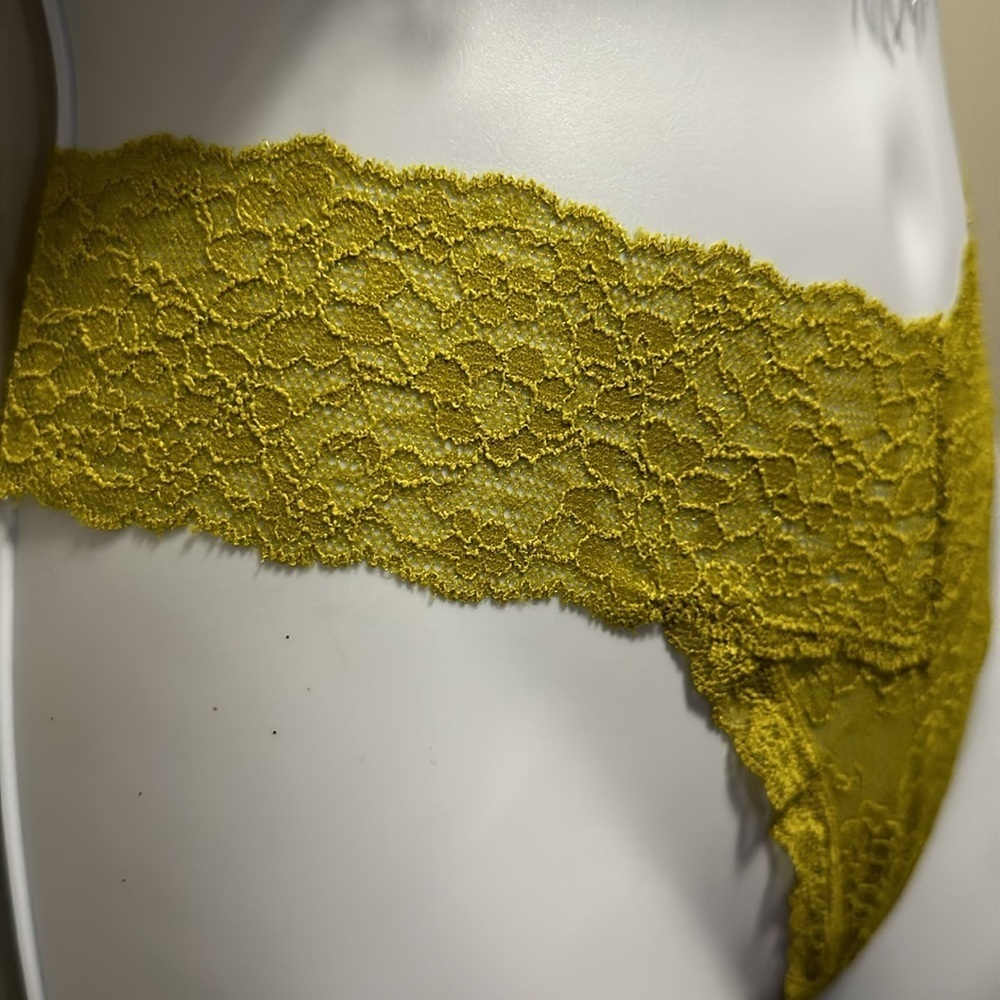 โจ๐NWT Victoria's Secret Lace Thong Panty S/P - Chartreuse Green โจ๐ - Picture 6 of 16